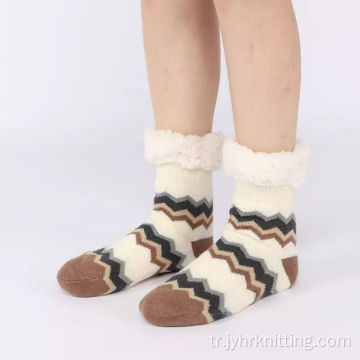 Kış kabarık bulanık polar kaplı kaymaz peluş çoraplar